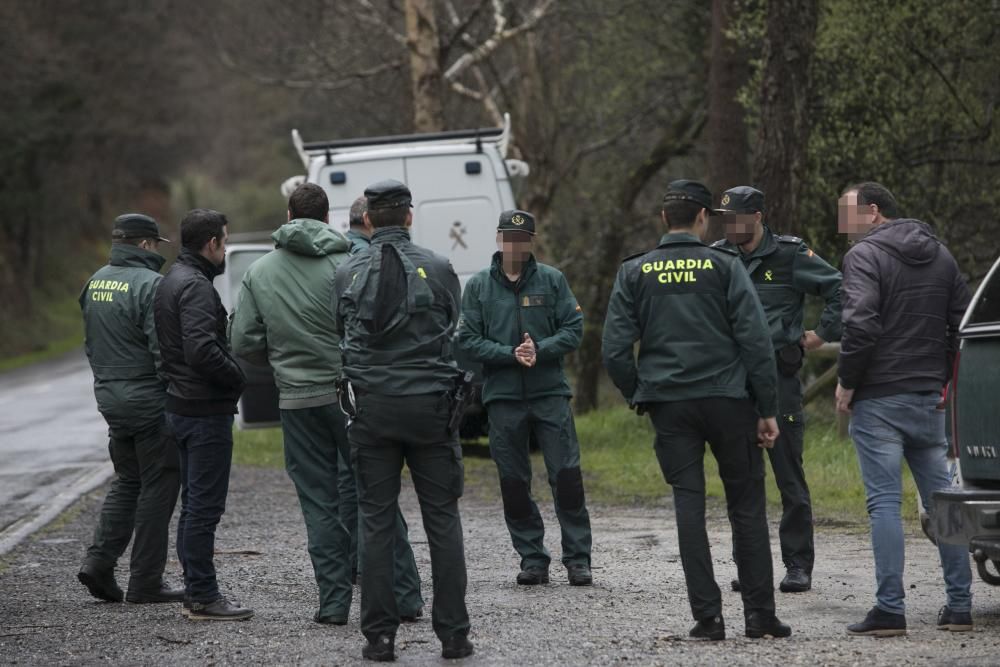 Los agentes siguen buscando en el pantano pruebas del asesinato de Paz Fernández