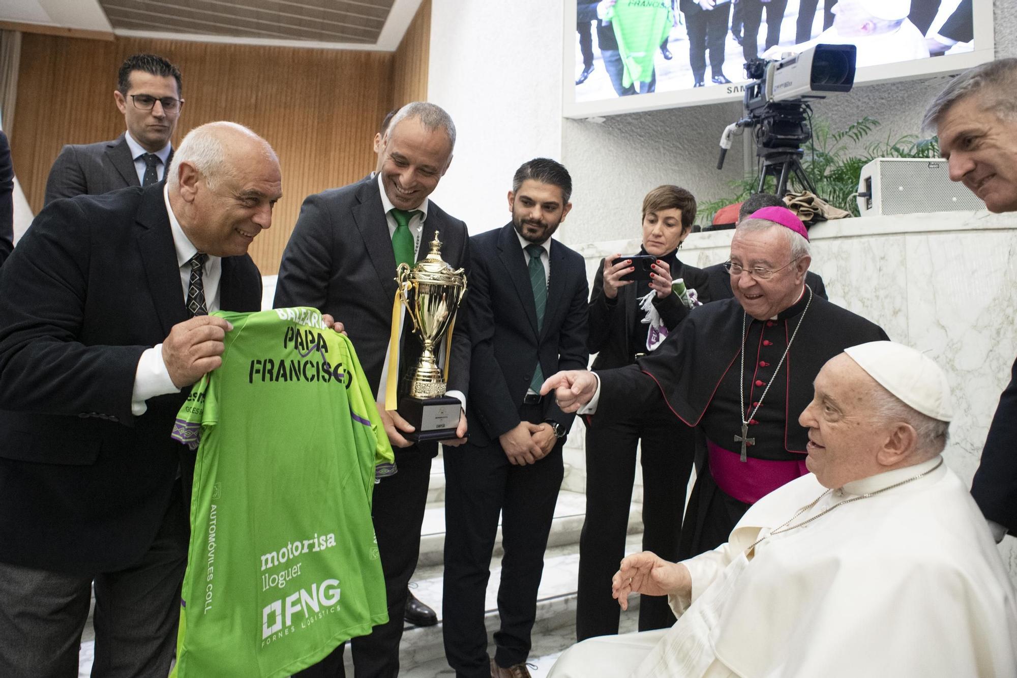 El Papa Francisco recibe en audiencia al Palma Futsal en el Vaticano
