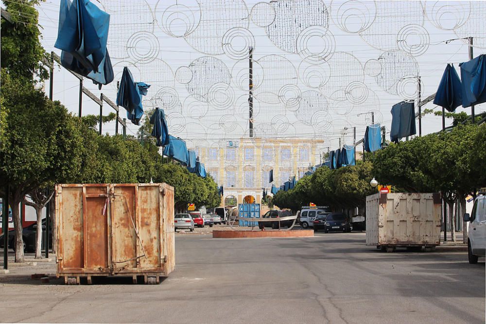 El Cortijo de Torres acelera los trabajos en casetas, calles y portada para ponerse a punto de cara al inicio de la semana de Feria.