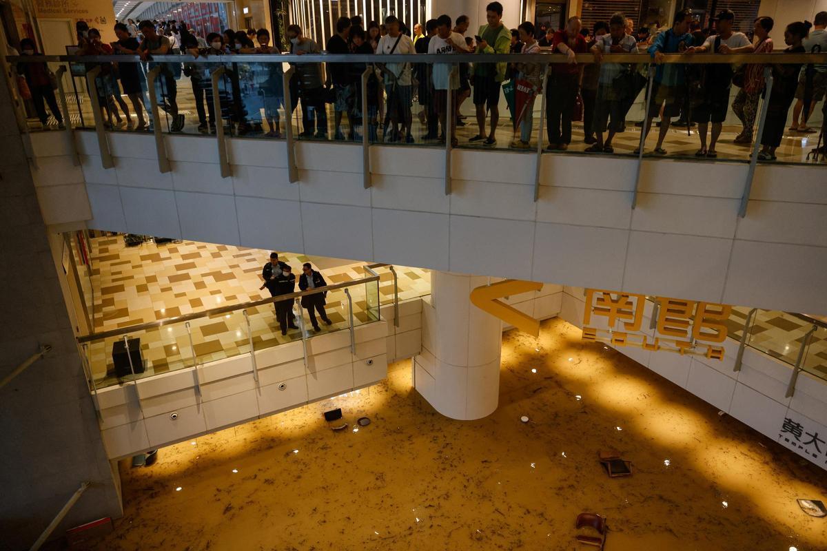 Hong Kong, gravemente inundado en el mayor temporal en 140 años