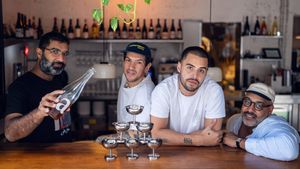 Mani y Majid Alam, en los extremos, y Nicolás Raffo y Maxim Polsikov., en Fish Bar.