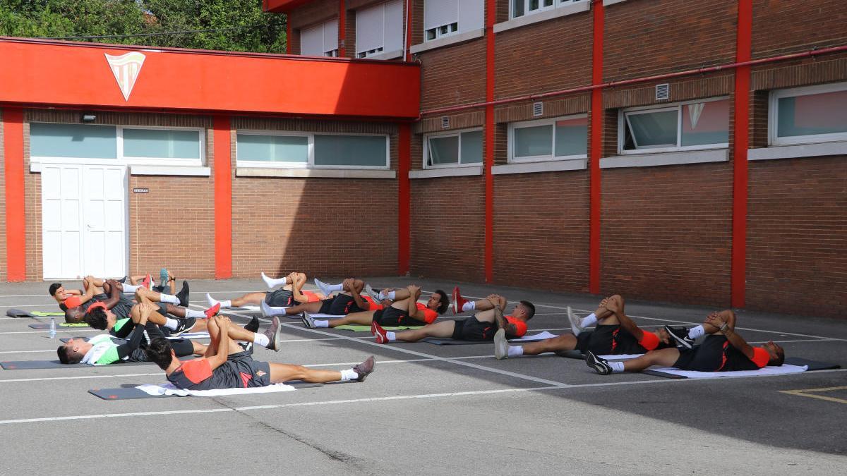 Entrenamiento físico del Sporting esta mañana en Mareo.