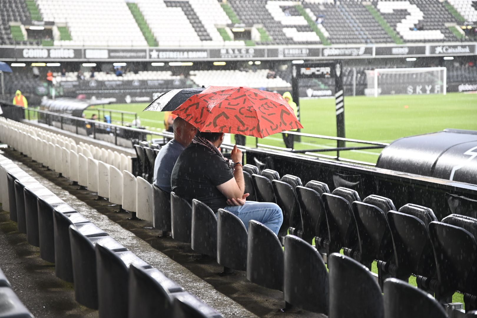 Galería | Las mejores imágenes de la afición en la previa del Castellón-Sporting