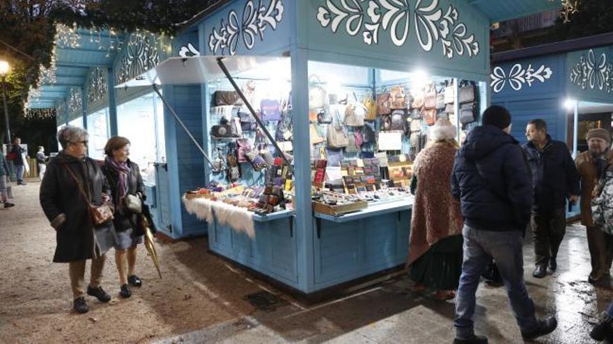 Navidad 2019 en Vigo | El mercadillo y la noria, ya en marcha... y en unos días, llegará la nieve