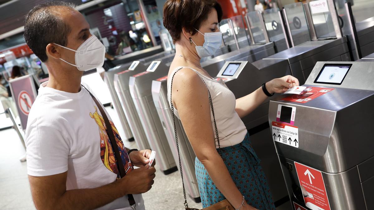 Los viajeros habituales pueden adquirir desde hoy el bono de cercanías gratis.