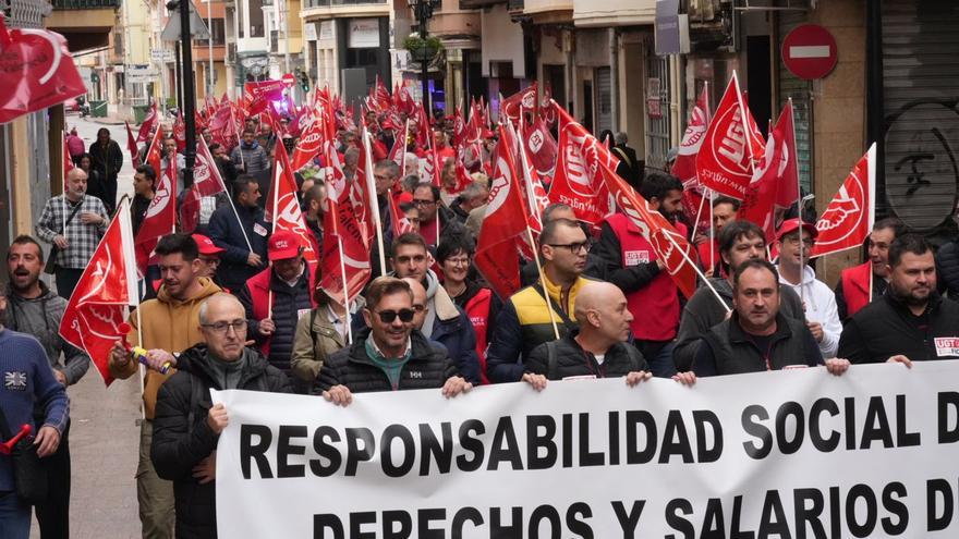 Tensa manifestación de los sindicatos por el convenio de la cerámica