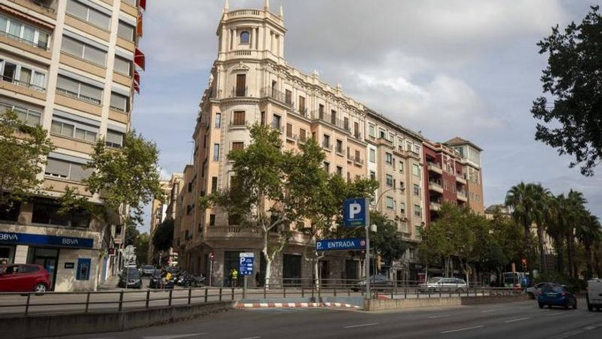 La antigua Casa Catalana se erige en Comte de Sallent desde 1950.