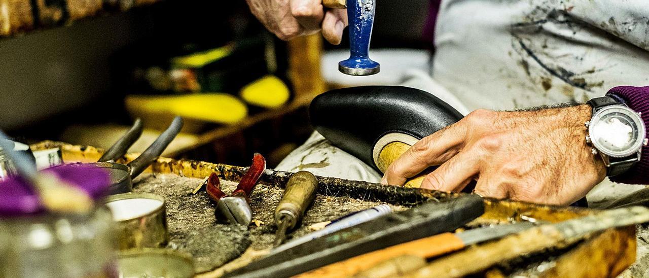 La industria del calzado sigue siendo uno de los motores de la economía del Vinalopó a pesar de las fluctuaciones que viene sufriendo desde hace décadas.