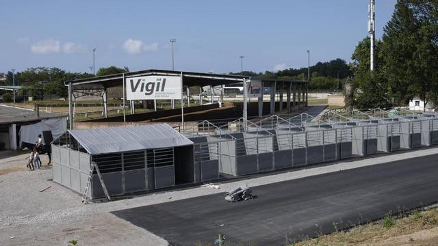 Las instalaciones del Chas, con la parcela recién asfaltada.