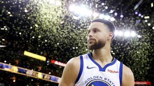 Stephen Curry de los Golden State Warriors reacciona después de derrotar a los Portland Trail Blazers en el primer partido de las final de la Conferencia Oeste en el ORACLE Arena en Oakland, California.