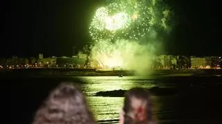 La batalla naval de A Coruña devuelve la luz a la ensenada del Orzán