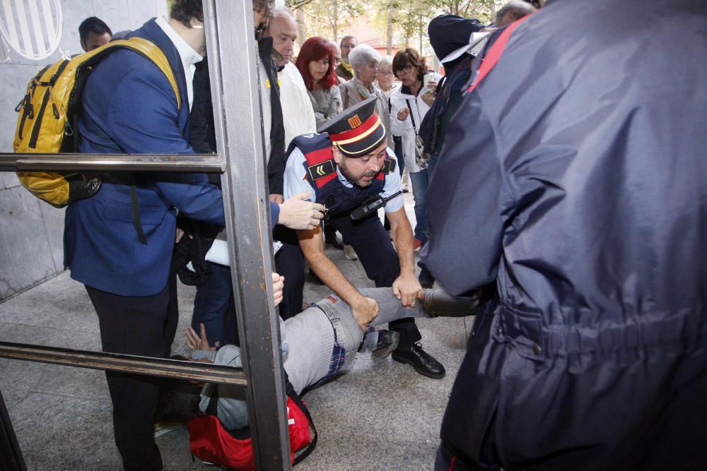 Tensió als jutjats de Girona quan més de 100 persones s'han volgut «autoinculpar»