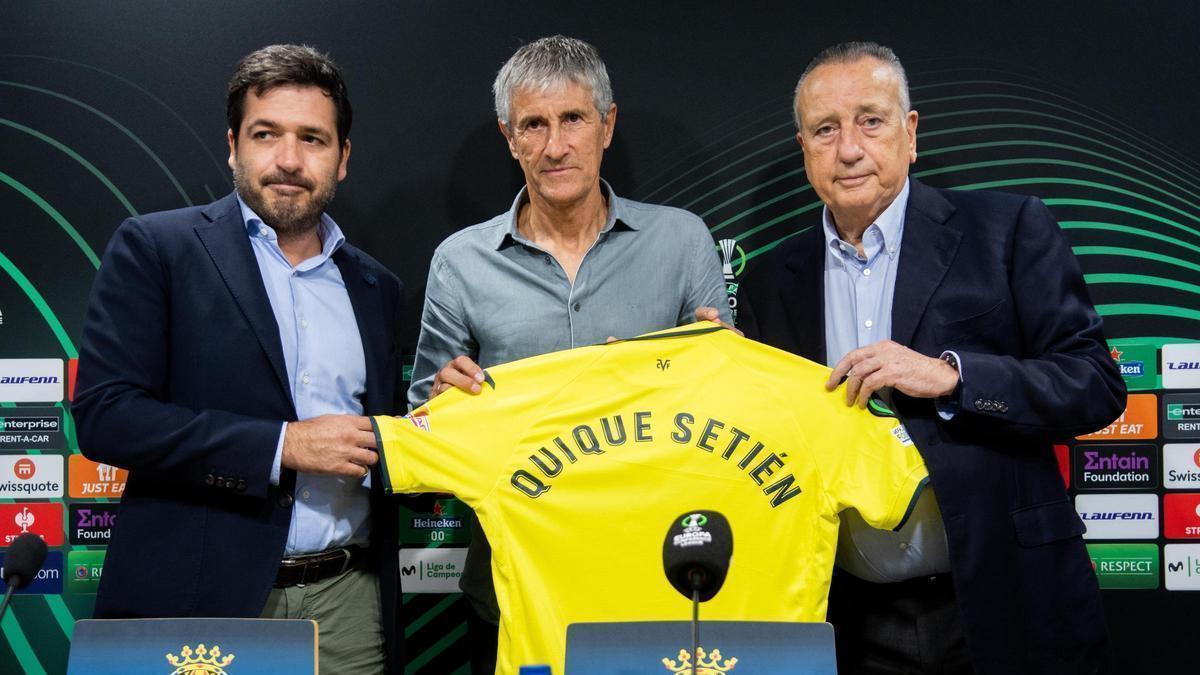 Quique Setién durante su presentación con el Villarreal.