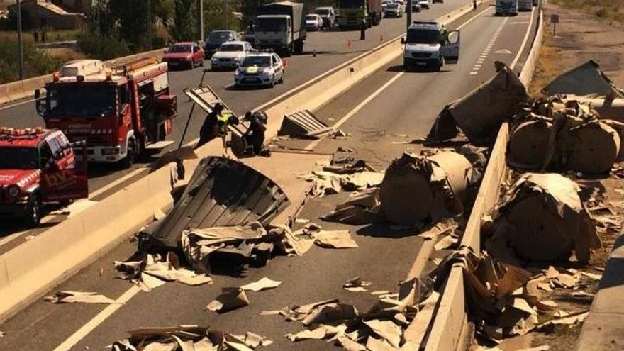 Las bobinas de papel sobre el carril de la V-30