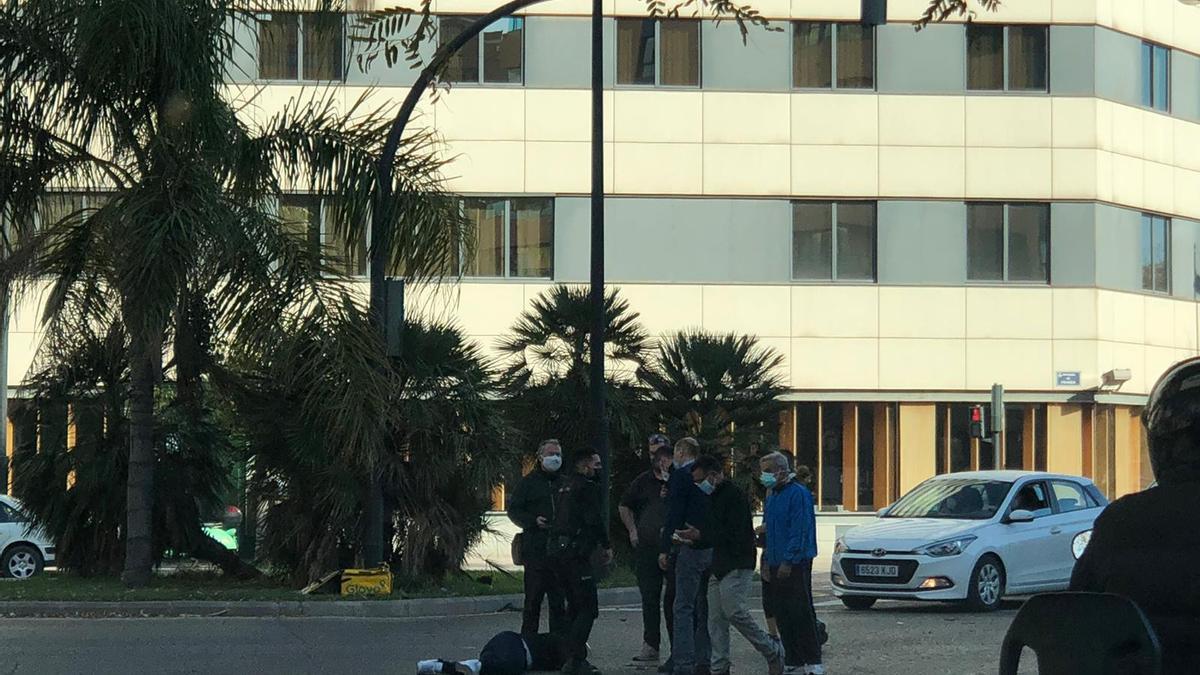Herido un 'glover' en un accidente de tráfico en el cruce de la Avenida Francia con la calle Menorca