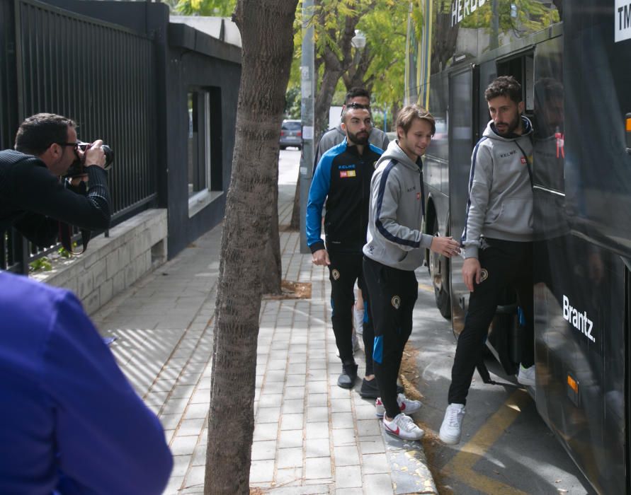 Salida de los jugadores del Hércules hacia Zaragoza