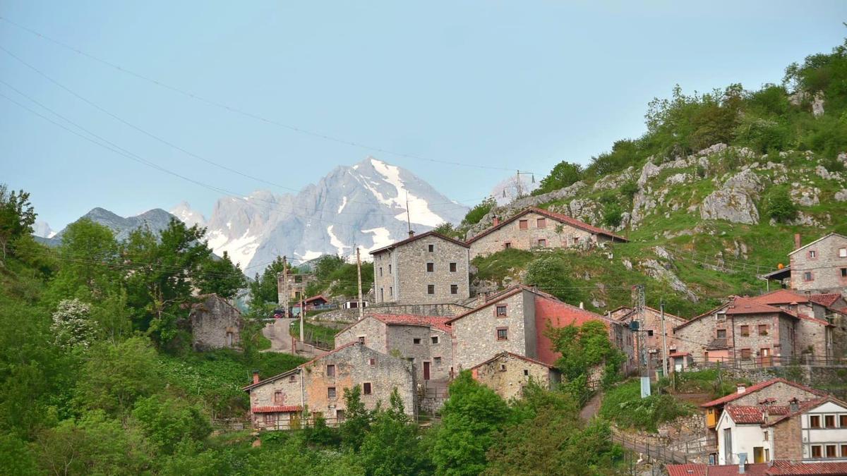 Al llegar al final de la ruta, un decorado de montañas nevadas hace de este lugar un escenario de película