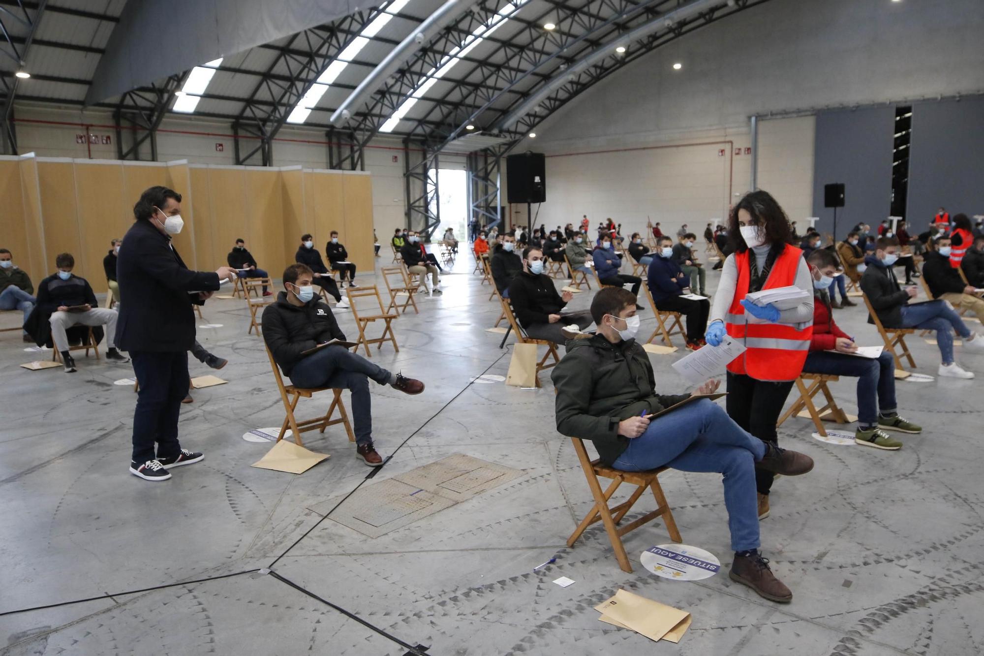 Los futuros bomberos de Vigo pasan a examen