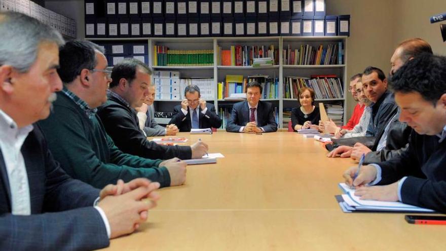 Reunión celebrada ayer en la Consejería de Industria.