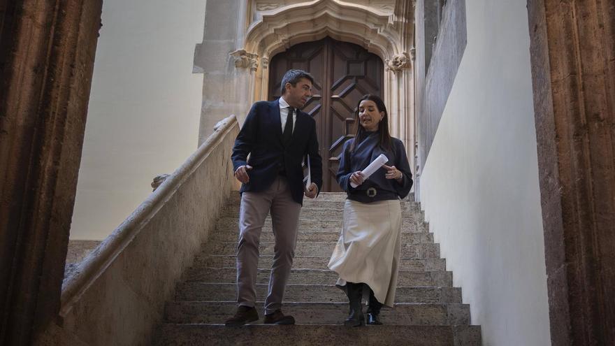 El president Carlos Mazón y la consellera de Hacienda, Ruth Merino, en el Palau.
