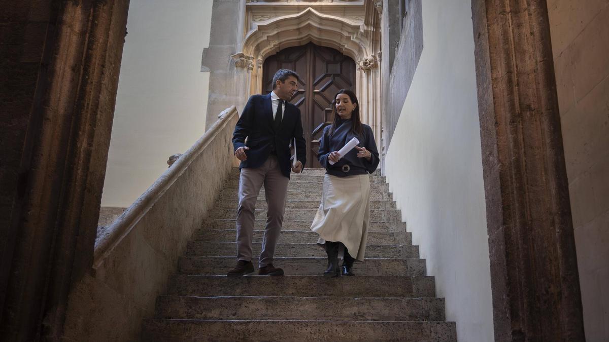 El president Carlos Mazón y la consellera de Hacienda, Ruth Merino, en el Palau.