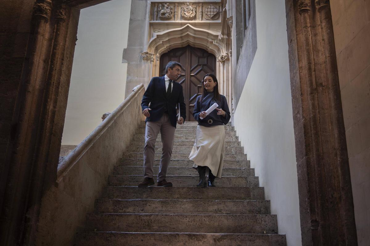El president Carlos Mazón y la consellera de Hacienda, Ruth Merino, en el Palau.