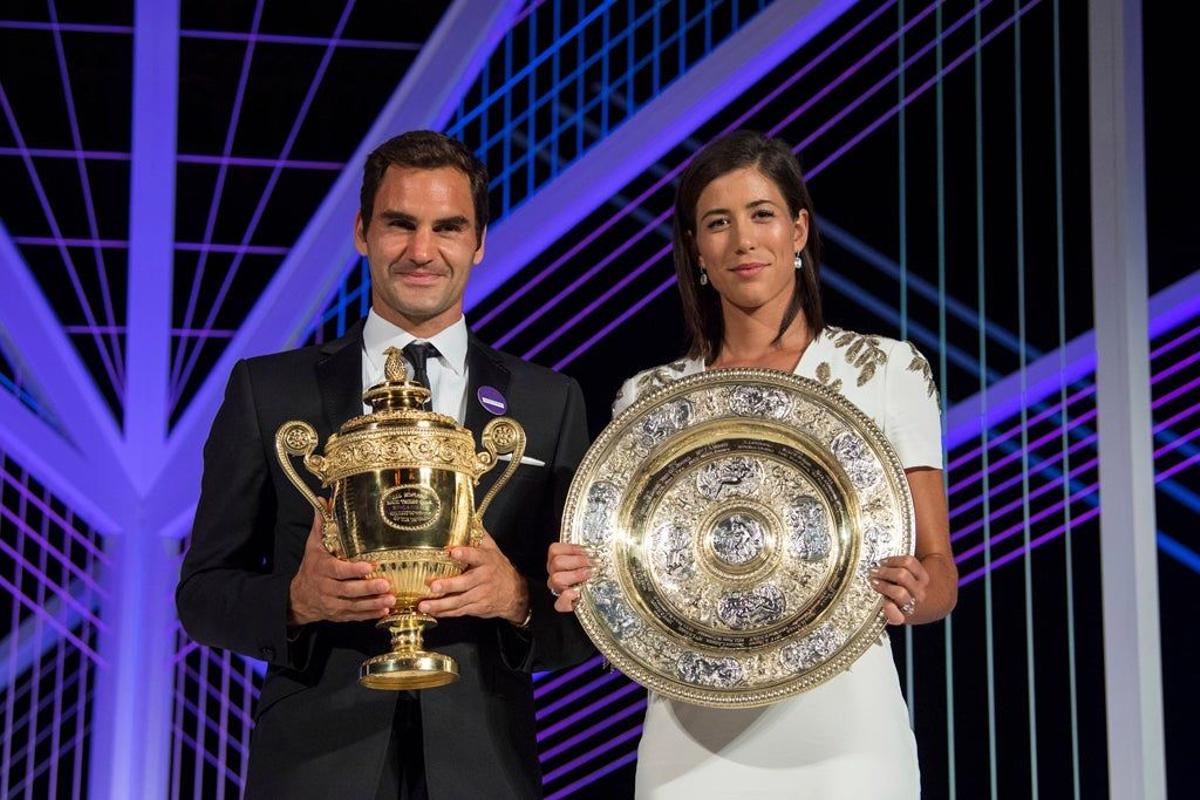 Garbiñe y Roger Federer, campeones de Wimbledon 2017