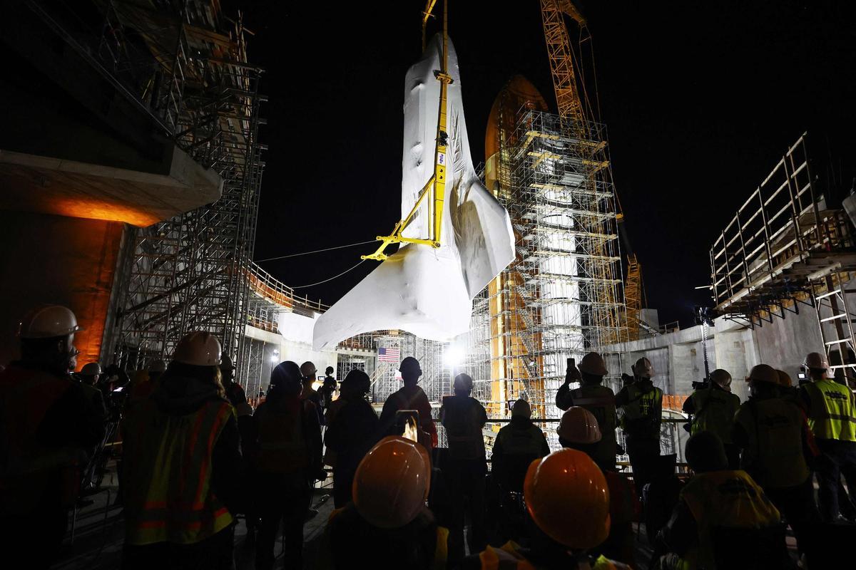 El transbordador Endeavour se instala en California para ser expuesto