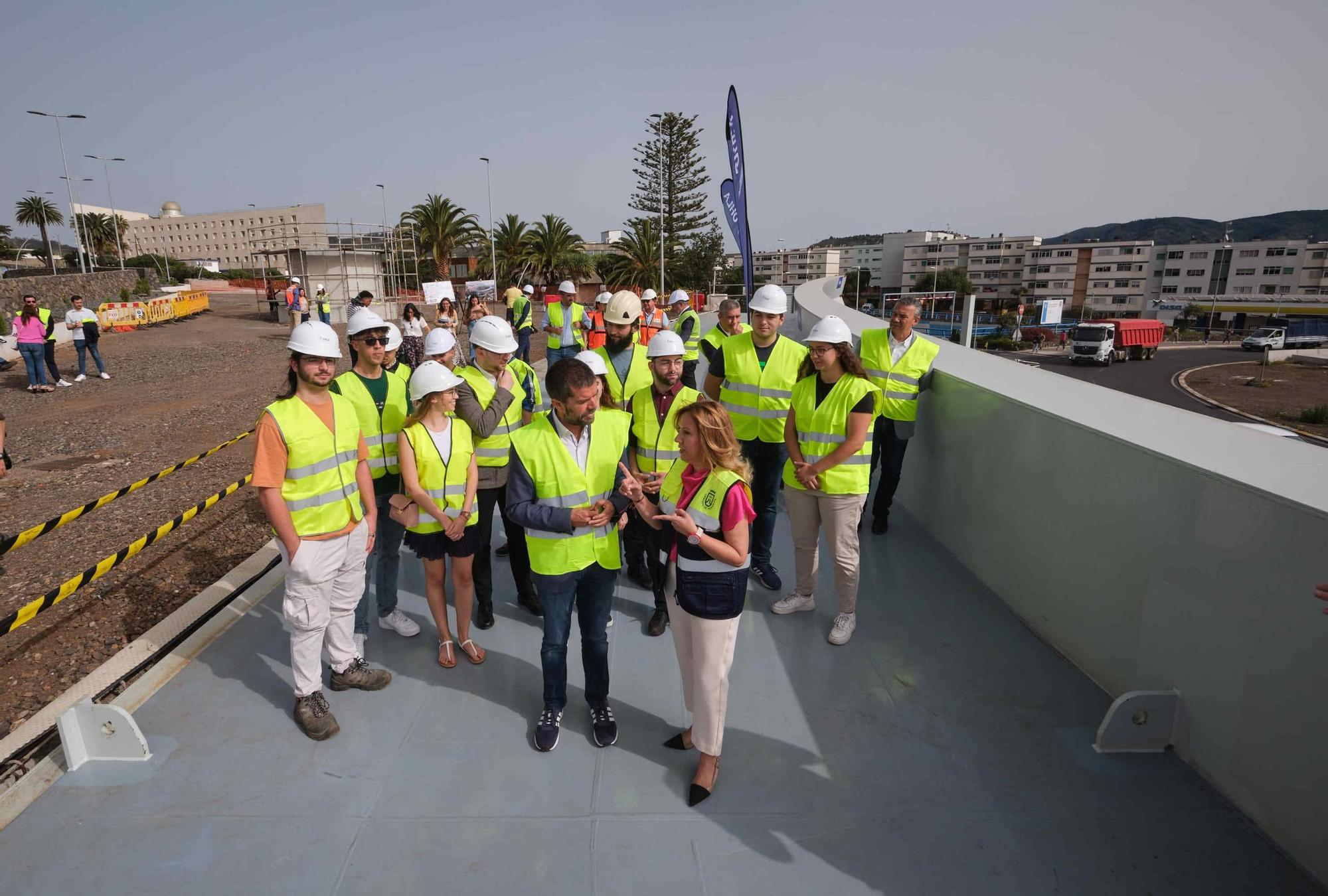 Visita a las obras de colocación de la super pasarela de La Laguna