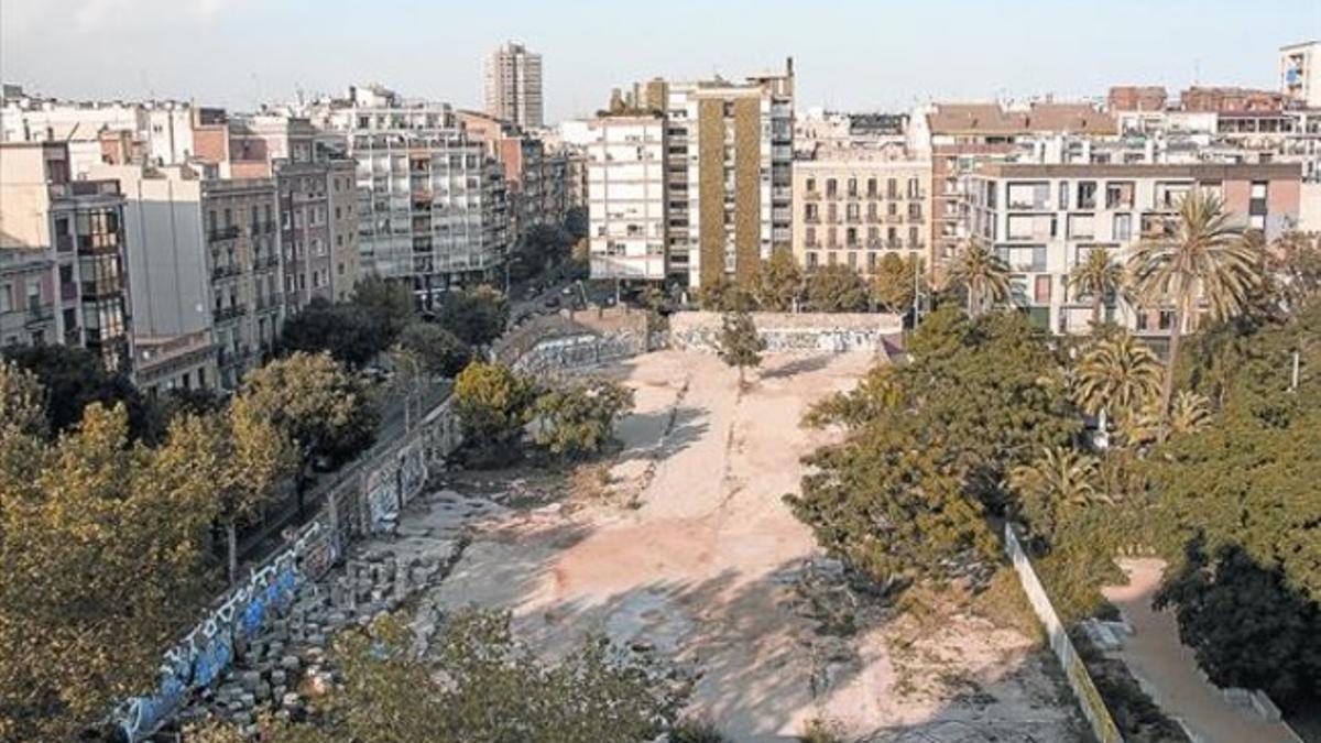 Solar del antiguo convento de las Germanetes dels Pobres, donde se levantarán los dos bloques de pisos de alquileres reducidos para jóvenes y ancianos.