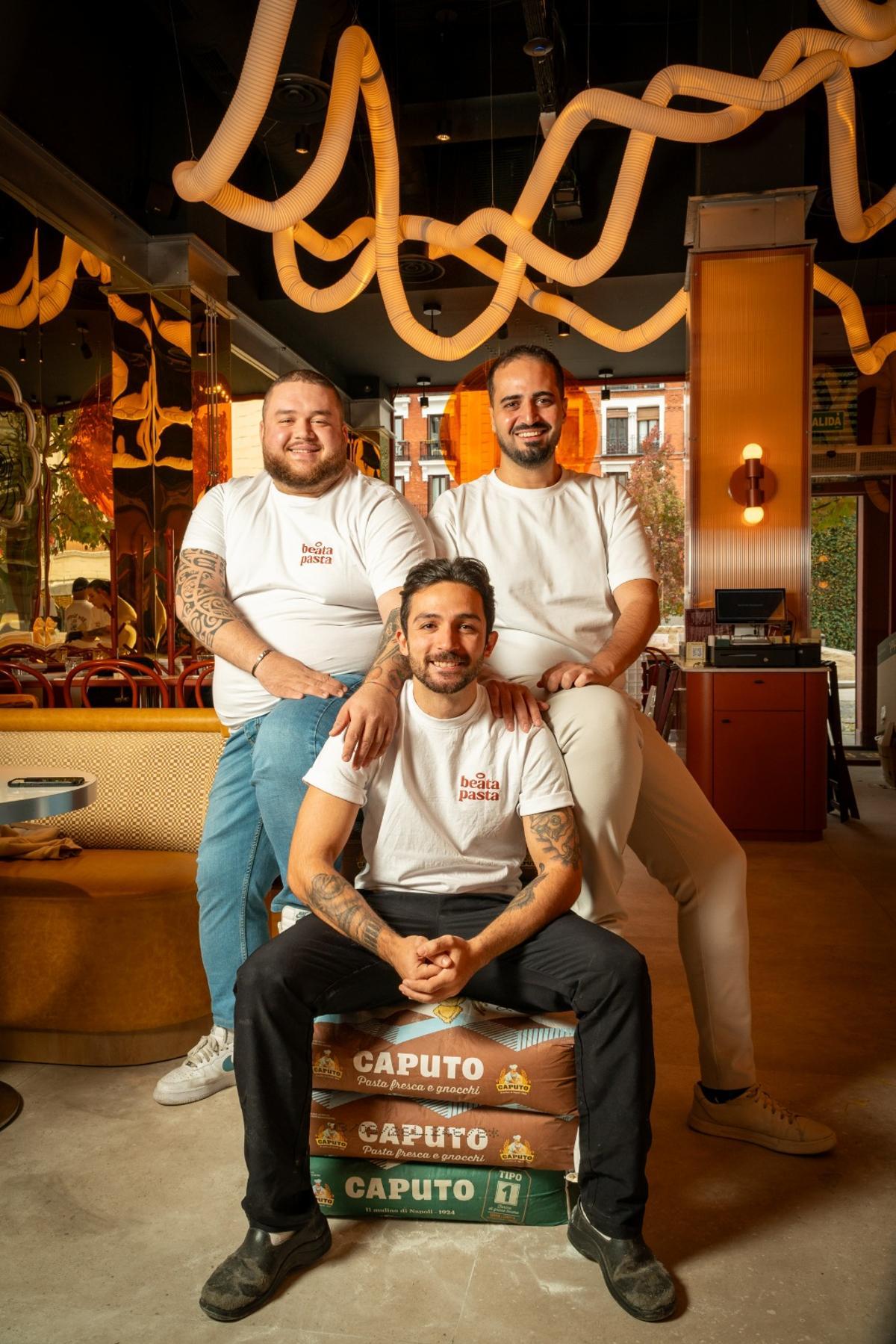 Ciro Cristiano, Simone Attolini y Emanuele Vital, en Beata Pasta La Granja, el nuevo espacio de la marca en Parquesur con el que el grupo refuerza su expansión en Madrid.