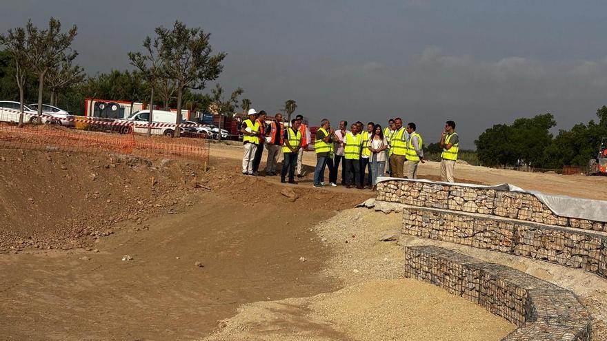 Así avanza el Parque de Barriomar: en obras el anfiteatro y ya recuperada la chimenea de La Molinera
