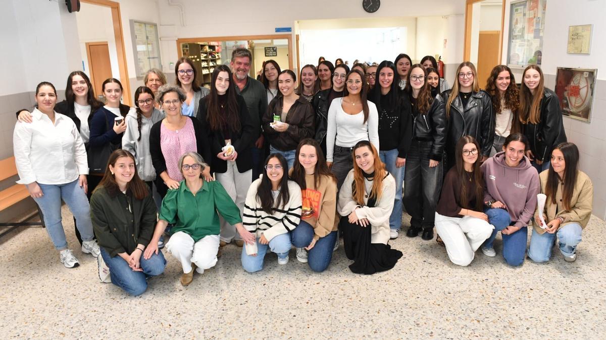 Alumnas y profesores del Ánxel Casal