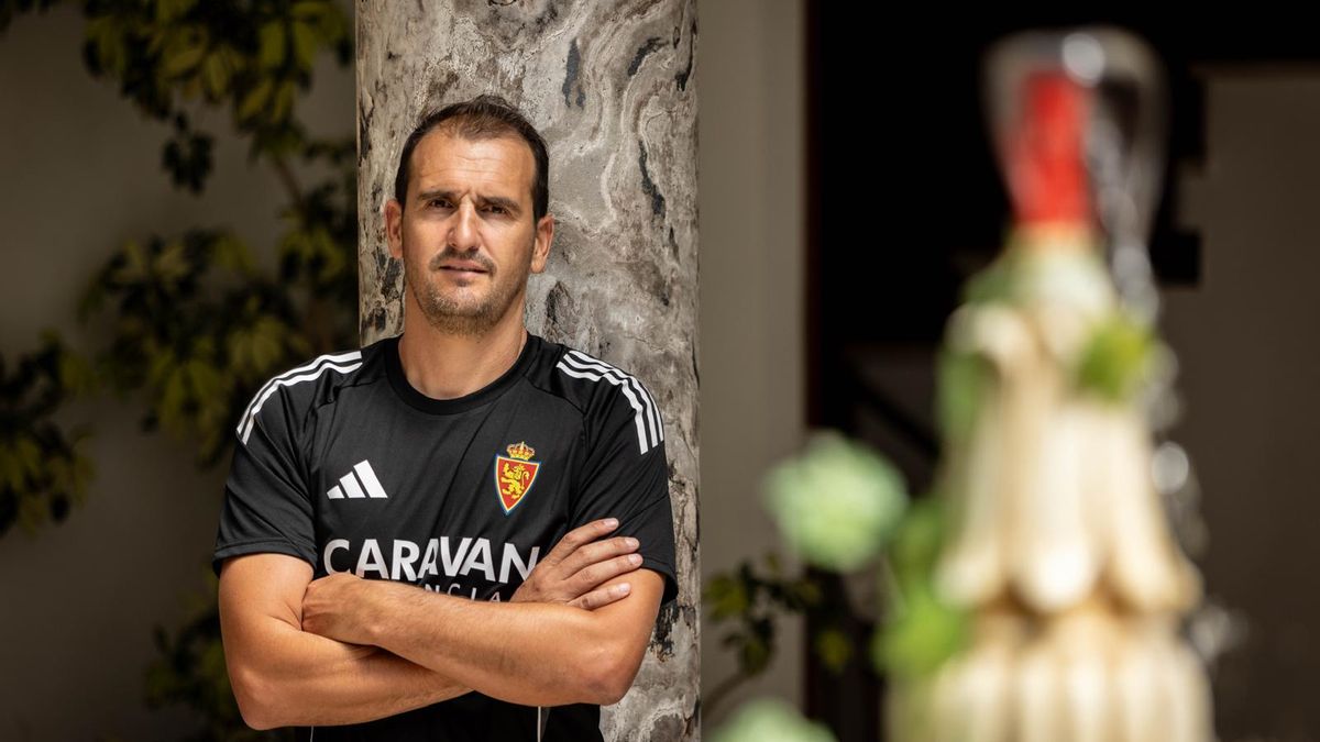 Jesús Cabrero posa en el hotel de concentración zaragocista en Los Ángeles de San Rafael.