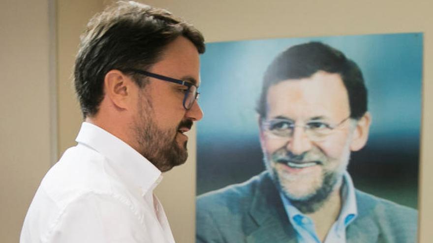 El PP canario denuncia el &quot;linchamiento político y personal&quot; al exministro