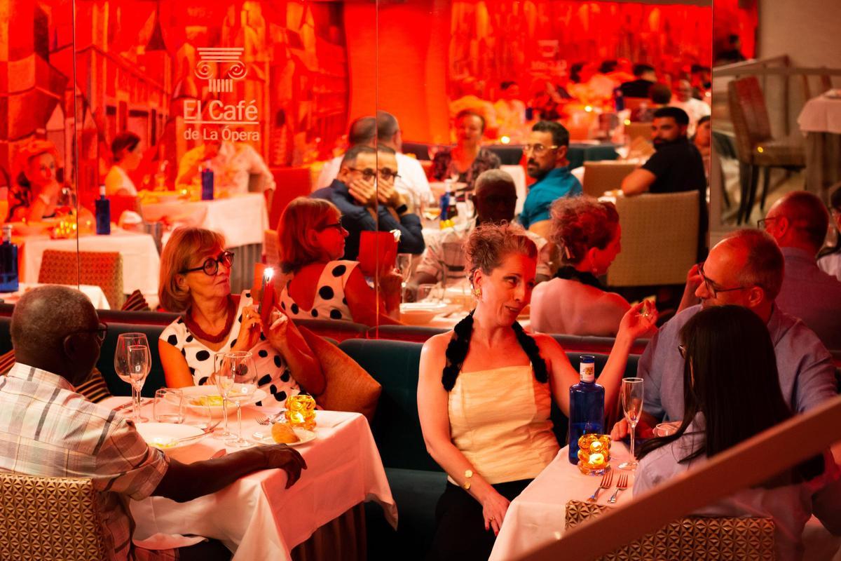 Las Cenas Cantadas en El Café de la Ópera.