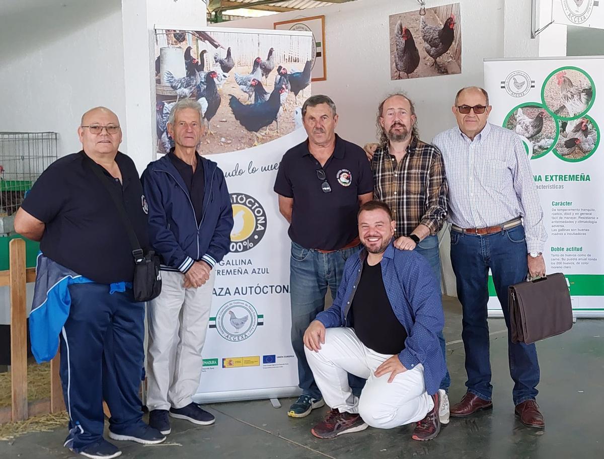 Criadores de Gallina Extremeña Azul en la última Feria Ganadera de Zafra.