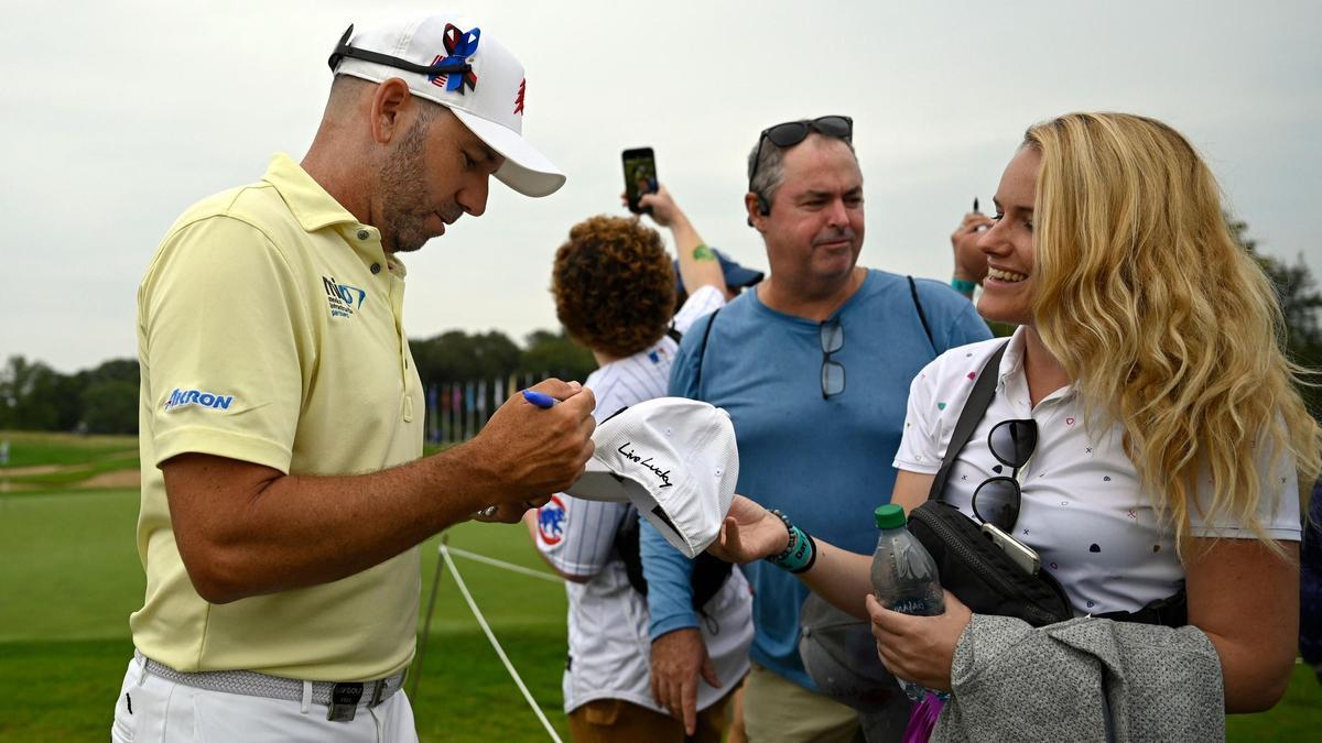 García firma un autógrafo el pasado sábado durante la disputa del torneo del IV golf en Chicago