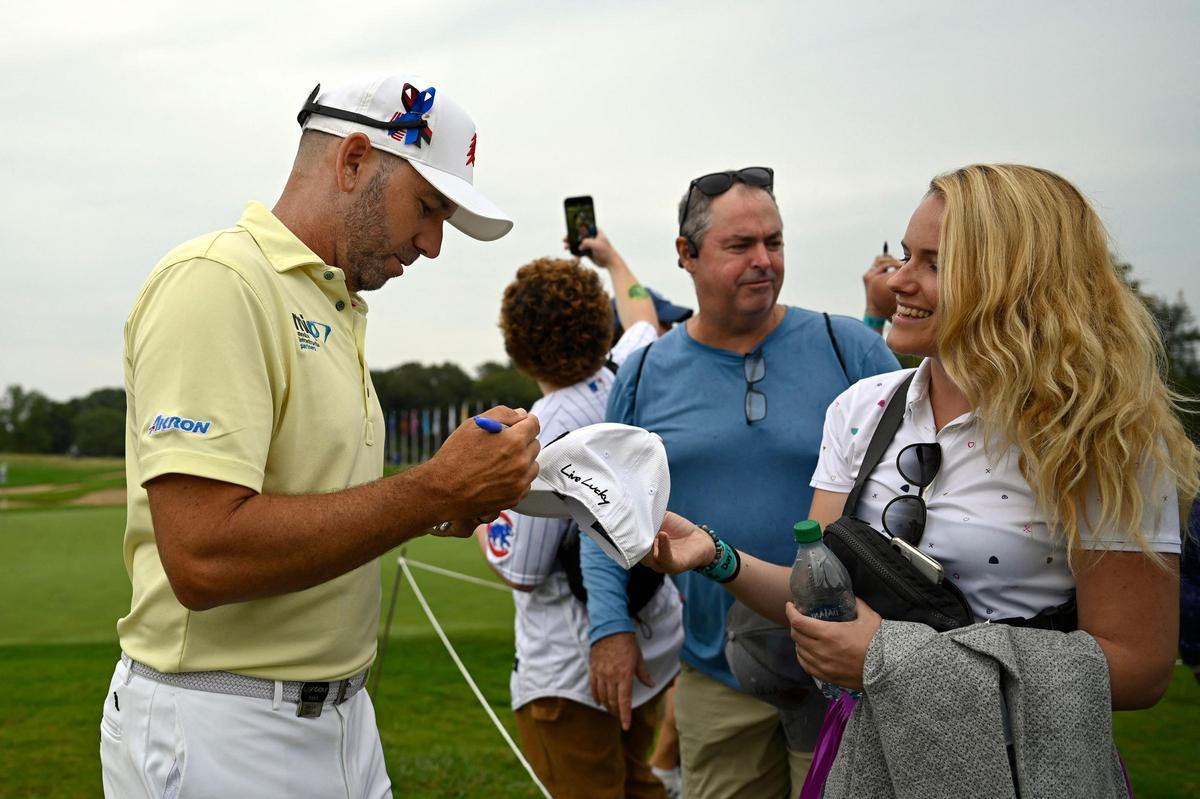 García firma un autógrafo el pasado sábado durante la disputa del torneo del IV golf en Chicago García firma un autógrafo el pasado sábado durante la disputa del torneo del IV golf en Chicago