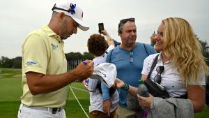 García firma un autógrafo el pasado sábado durante la disputa del torneo del IV golf en Chicago