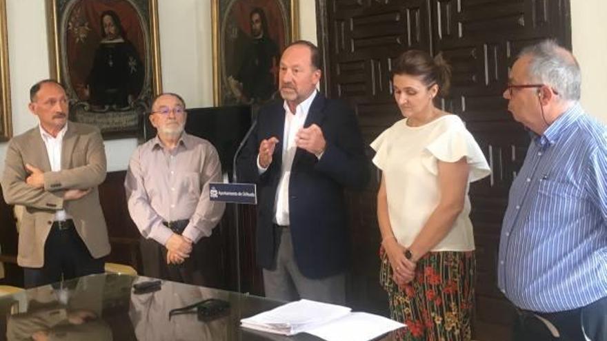 Bascuñana aplaza la aprobación del nuevo escudo de Orihuela