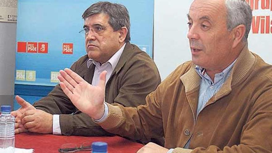 Asistentes al encuentro con el secretario general de los socialistas en Vilagarcía.