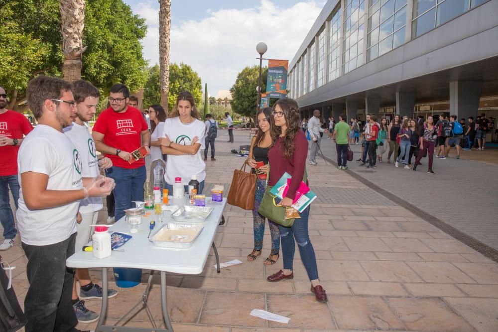 La UA da la bienvenida a los alumnos