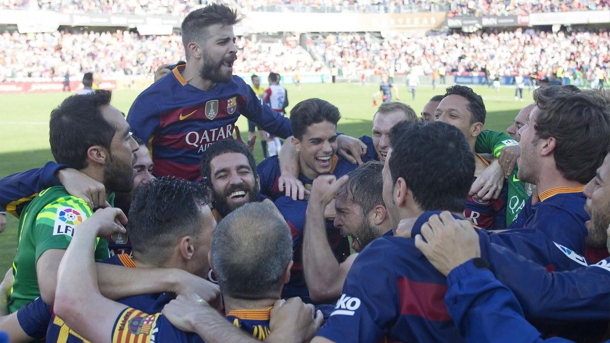 La plantilla del Barça celebra la Liga 2015/16 en Granada