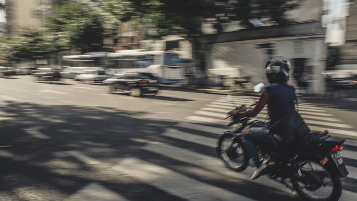 Si es necesario, gira la cabeza para ver qué es lo que tienes alrededor