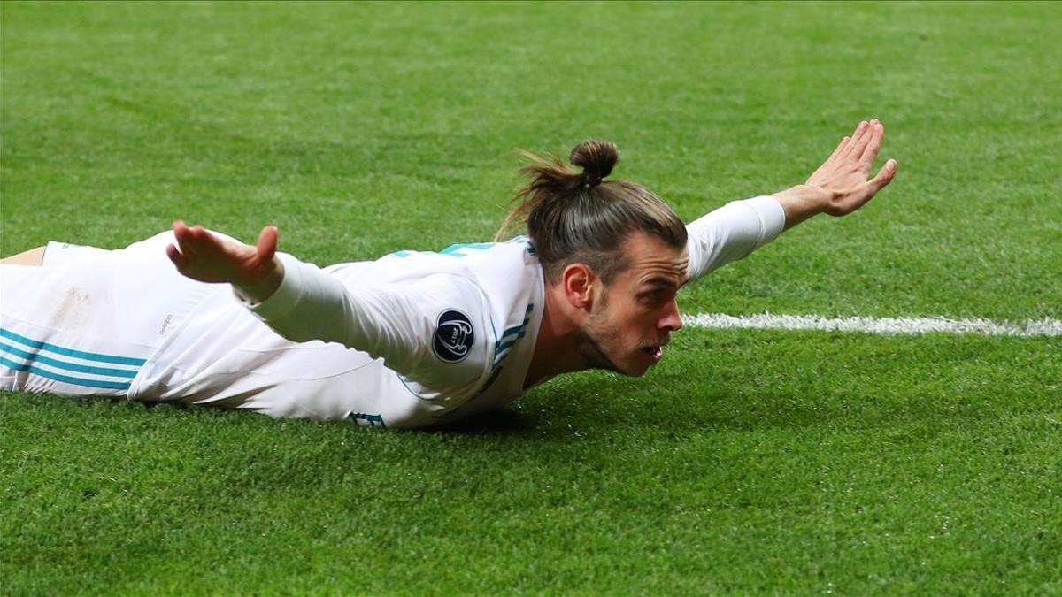 El jugador del Real Madrid Gareth Bale celebra su segundo gol en la final de Champions.