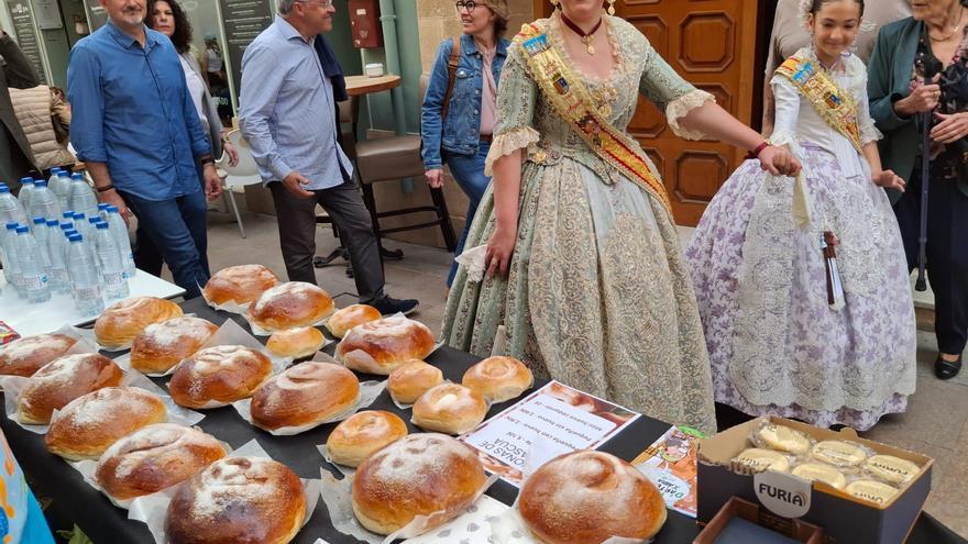 Artesanía y repostería de la buena: La &quot;Fira&quot; da vida al centro histórico de Xàbia