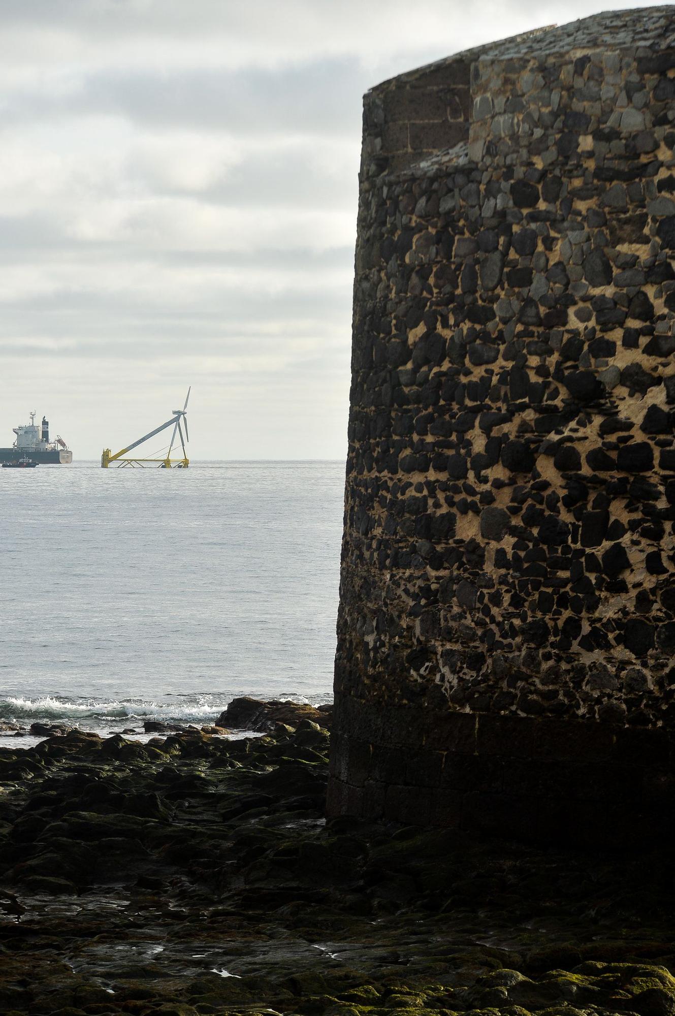 Traslado del aerogenerador flotante en San Cristóbal