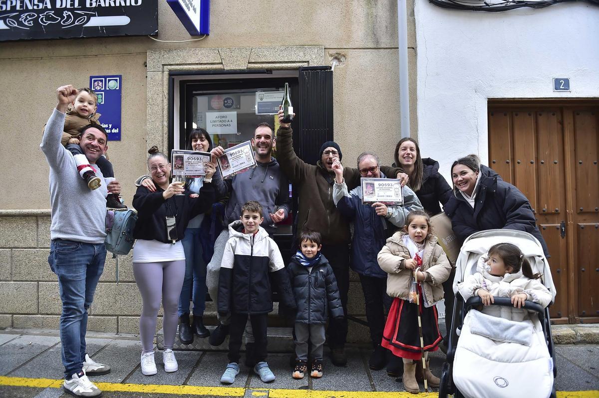 La Despensa del Barrio, en Jerte, reparte nueve décimos del tercer premio de la Lotería de Navidad, el número 90.693.