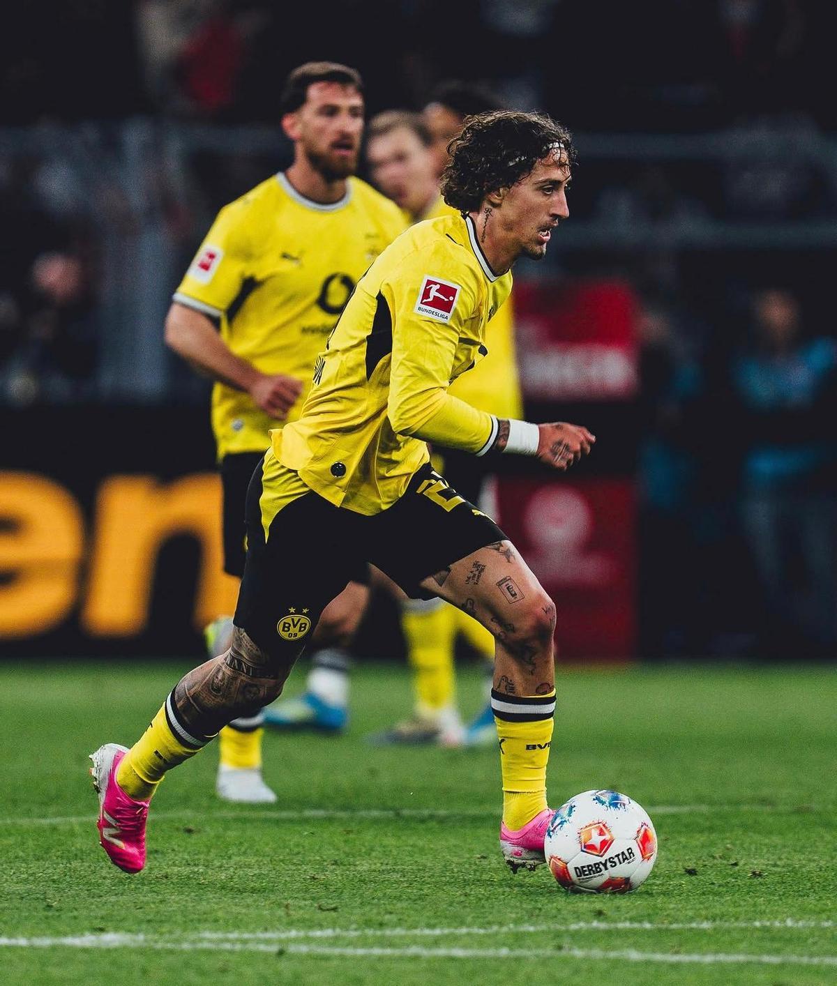 El futbolista luso juega en el Borussia Dortmund.